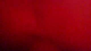 Привычно наблюдает как благоверная шпилится с двумя