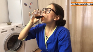 Сисястая мамашка по пьяни соблазнила сынка на грязный инцест